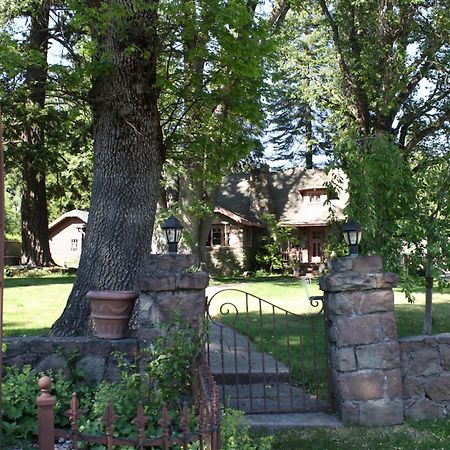 Strawberry Valley Inn Маунт-Шаста Экстерьер фото